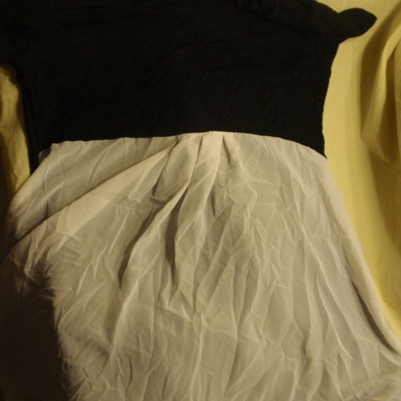 Three Seasons Maternity Woven Back High Low Tee - Picture 3 of 3